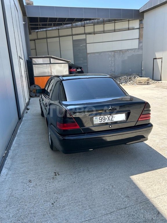 Mercedes C 180