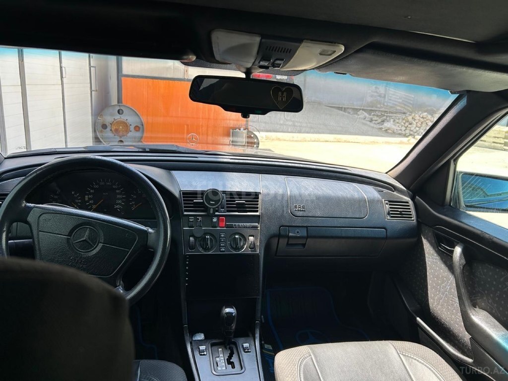 Mercedes C 180