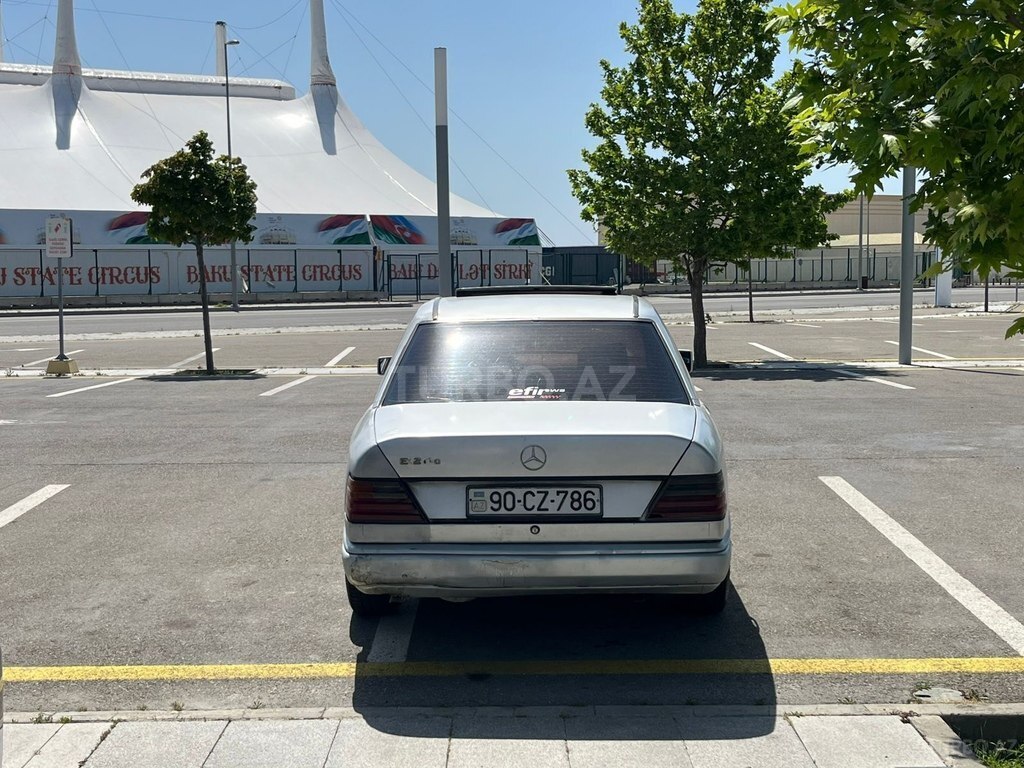 Mercedes 200 D