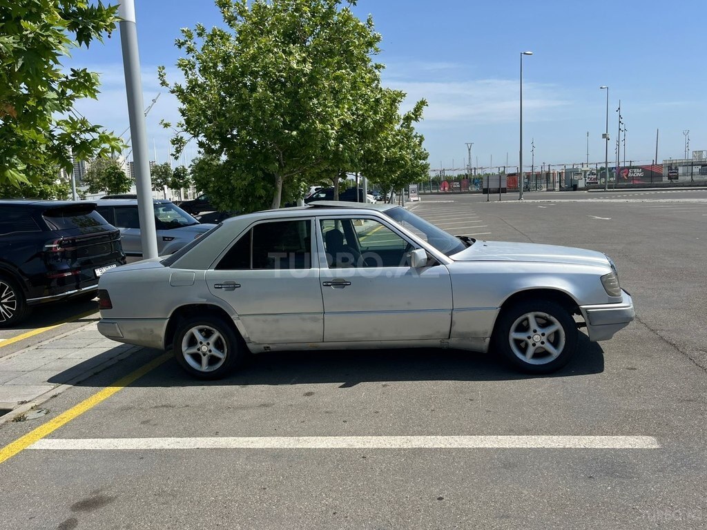 Mercedes 200 D
