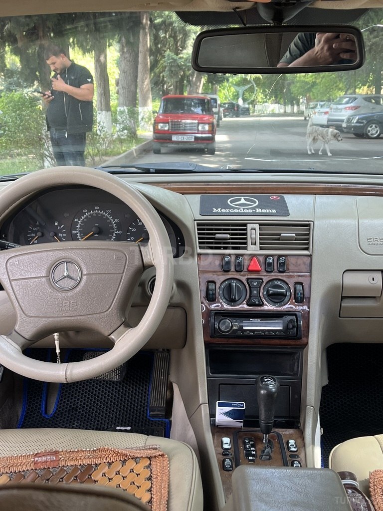 Mercedes C 230