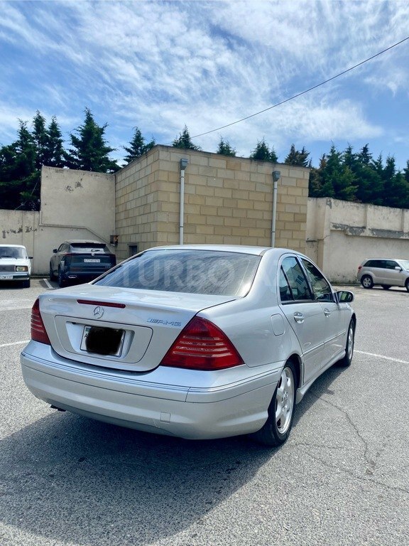 Mercedes C 200