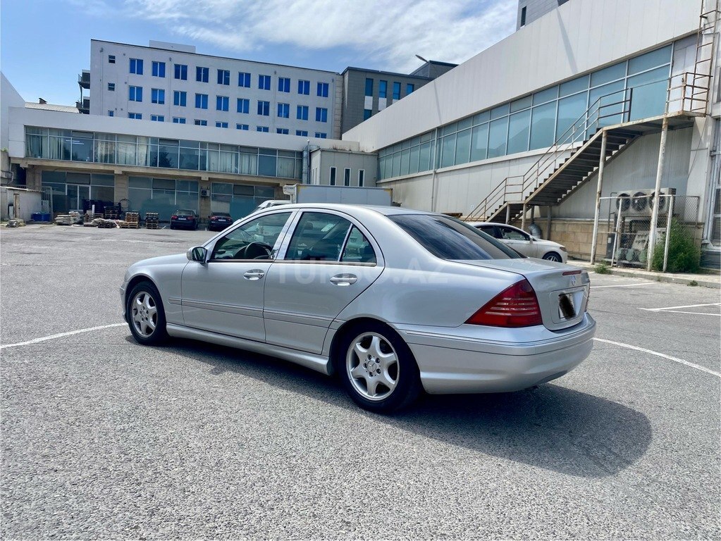 Mercedes C 200
