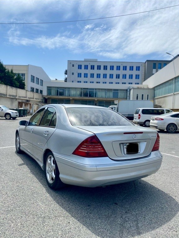 Mercedes C 200
