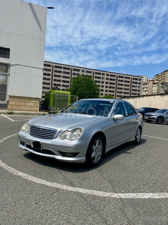 Mercedes C 200