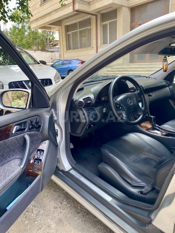 Mercedes C 200