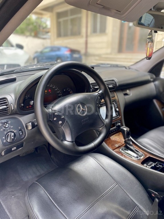 Mercedes C 200