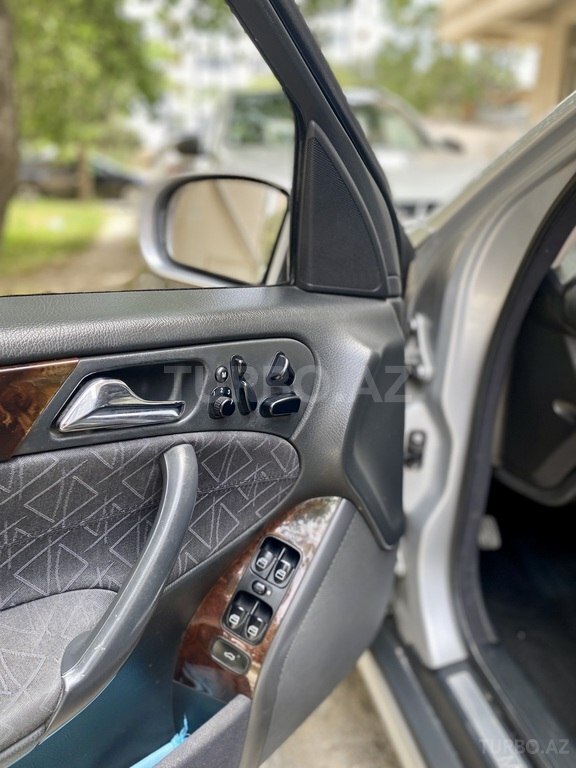 Mercedes C 200