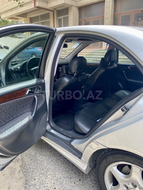 Mercedes C 200