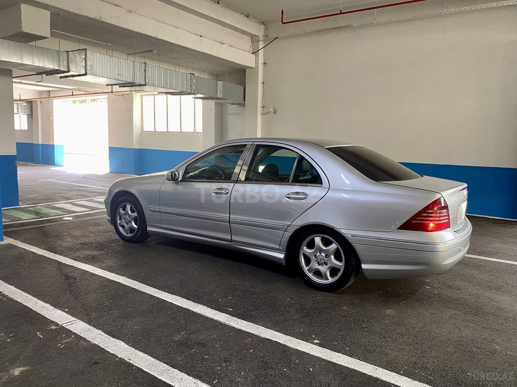 Mercedes C 200