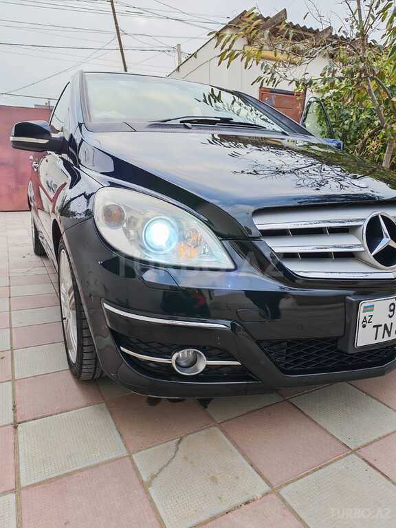 Mercedes B 200