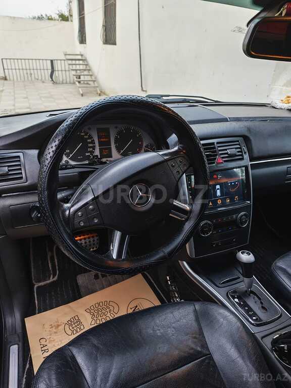 Mercedes B 200