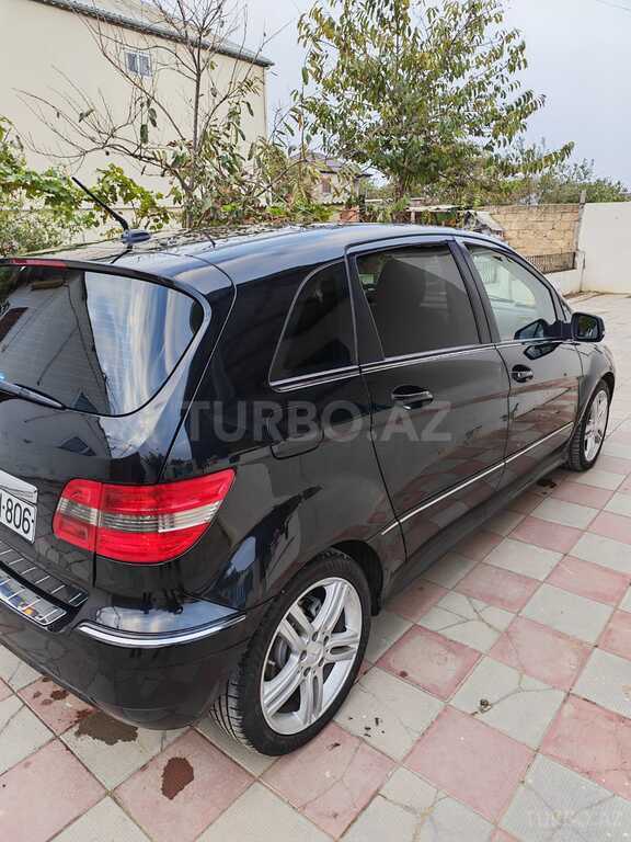 Mercedes B 200