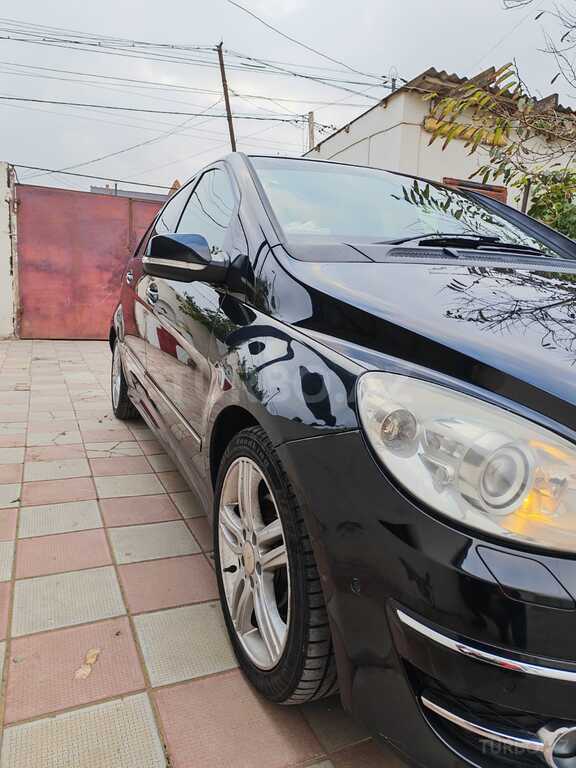 Mercedes B 200