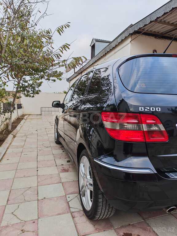Mercedes B 200