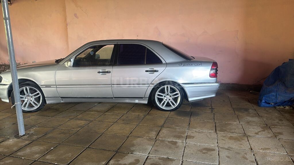 Mercedes C 200