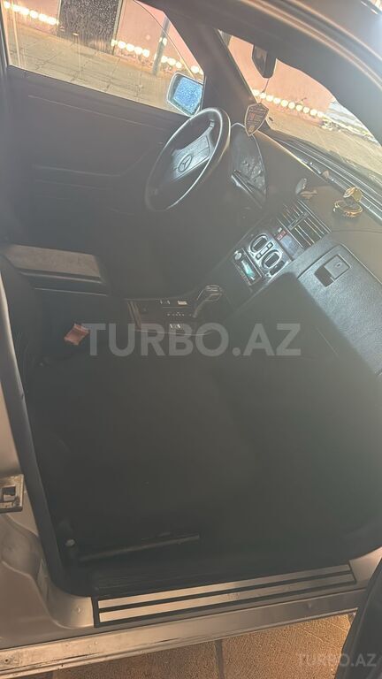 Mercedes C 200