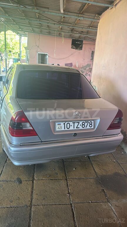 Mercedes C 200