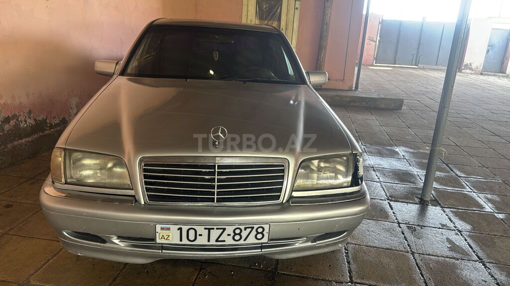 Mercedes C 200