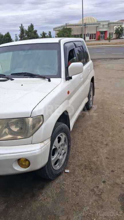 Mitsubishi Pajero io