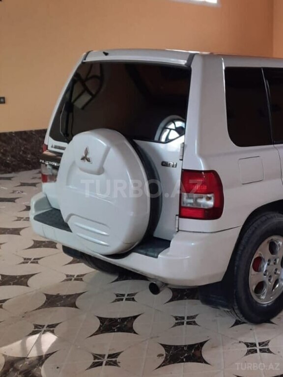 Mitsubishi Pajero io