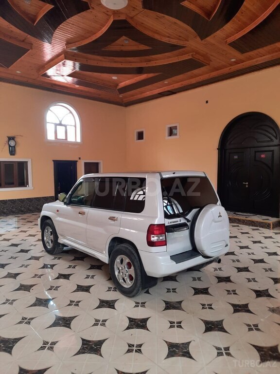 Mitsubishi Pajero io