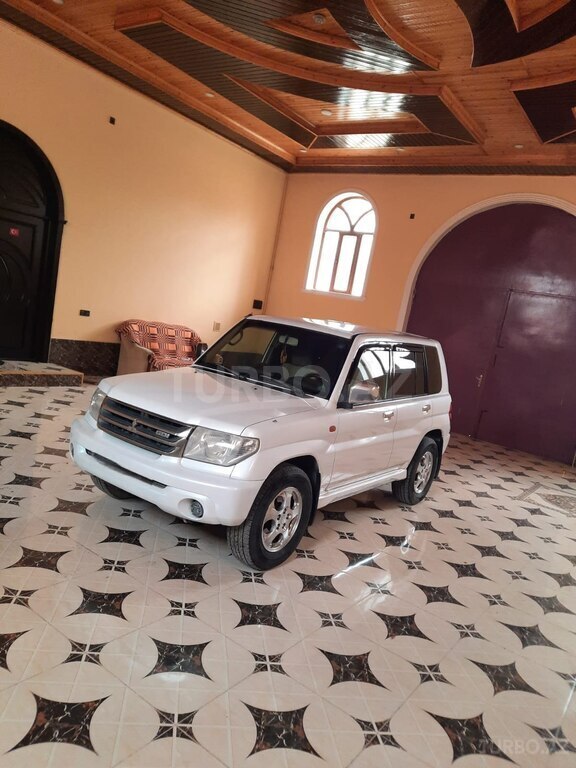 Mitsubishi Pajero io