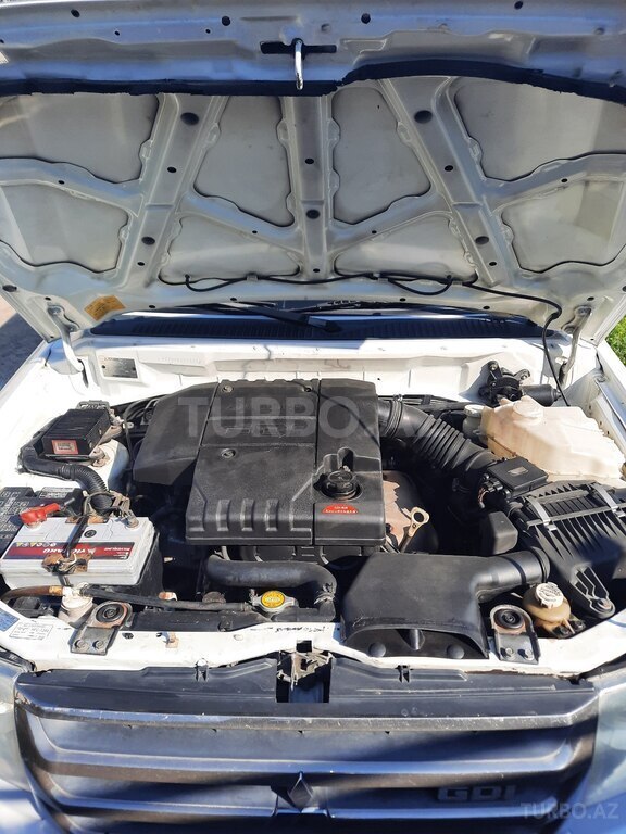 Mitsubishi Pajero io
