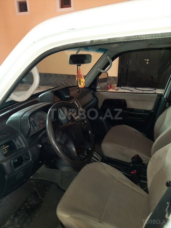 Mitsubishi Pajero io
