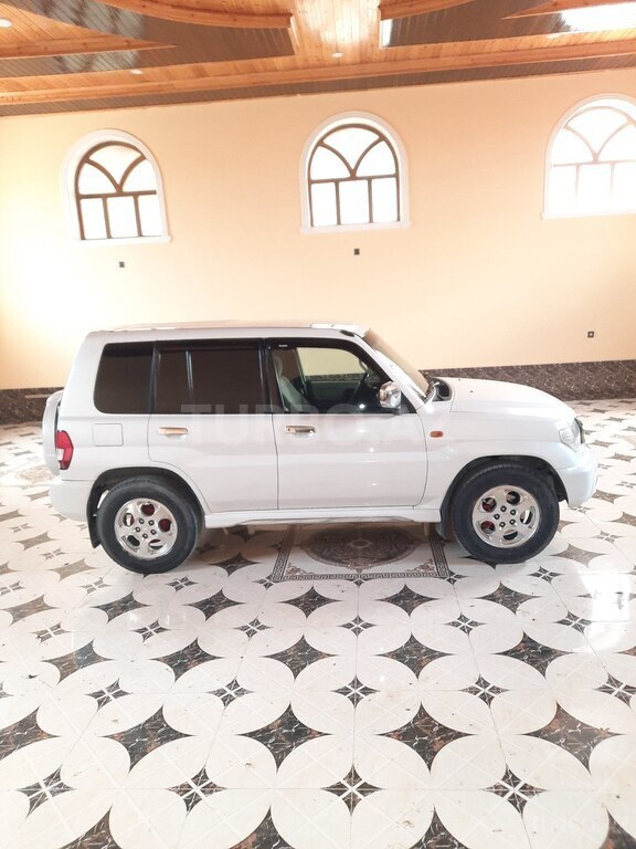 Mitsubishi Pajero io