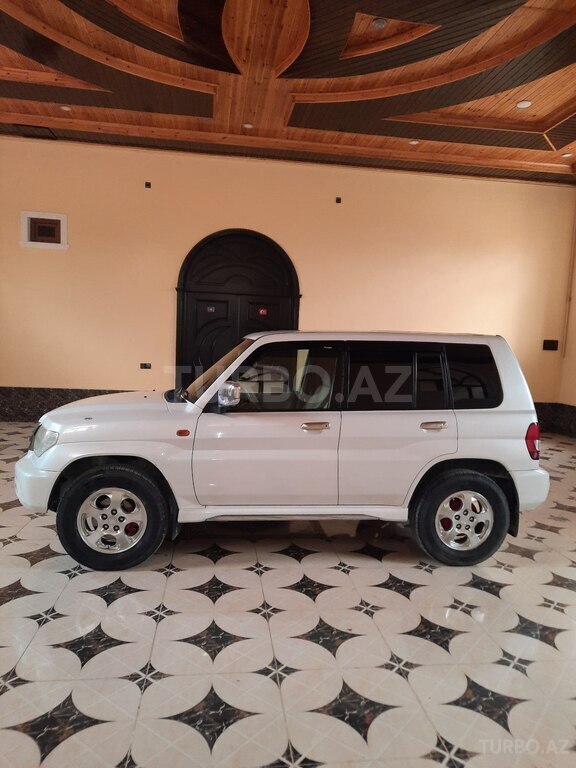 Mitsubishi Pajero io