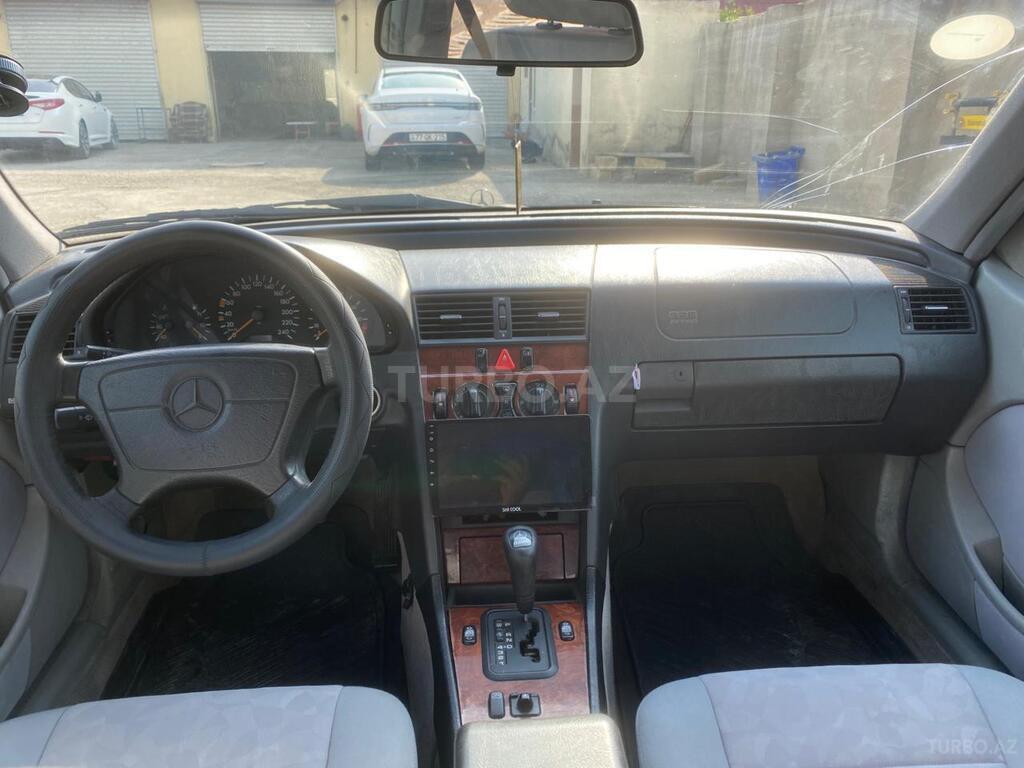Mercedes C 180