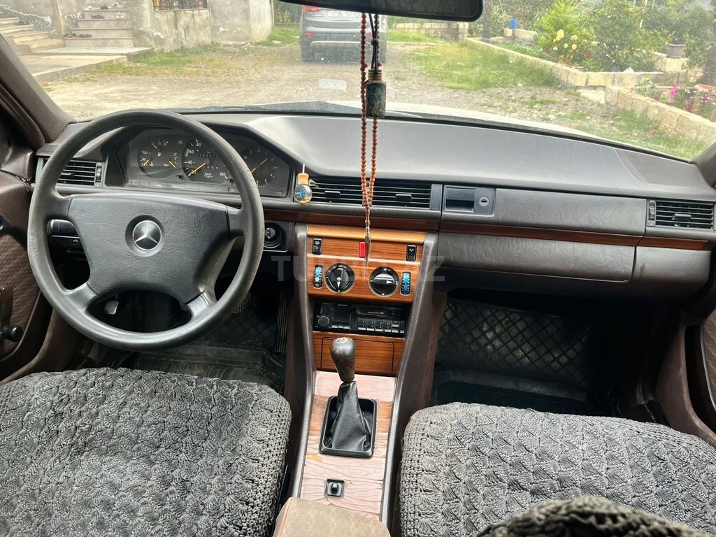 Mercedes 200 D