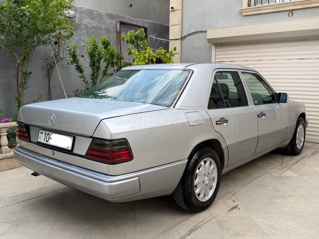 Mercedes 200 D