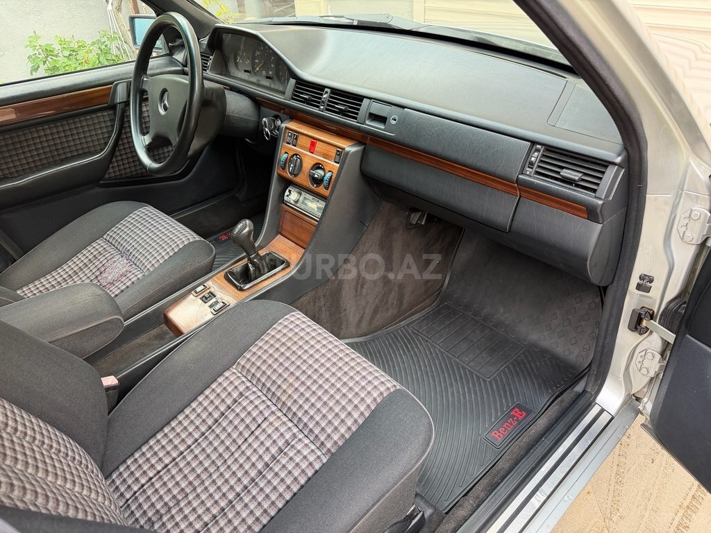 Mercedes 200 D