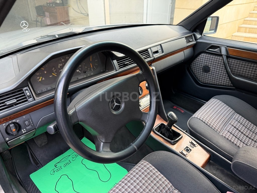 Mercedes 200 D