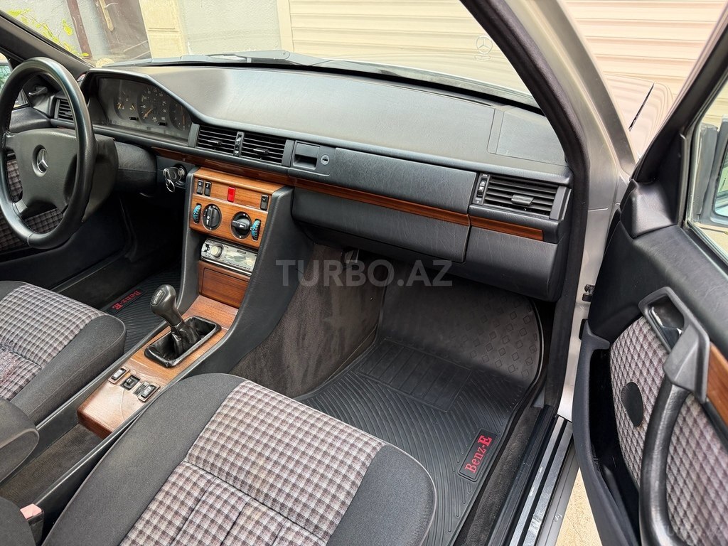 Mercedes 200 D