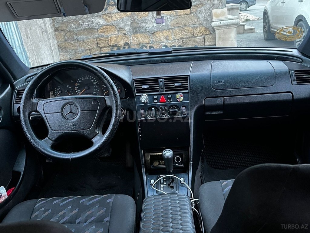 Mercedes C 180
