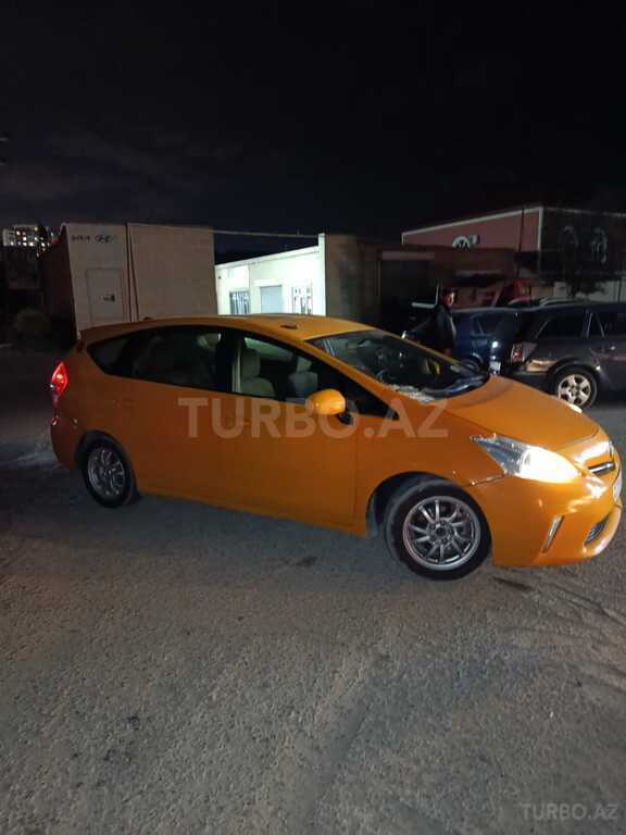 Toyota Prius V