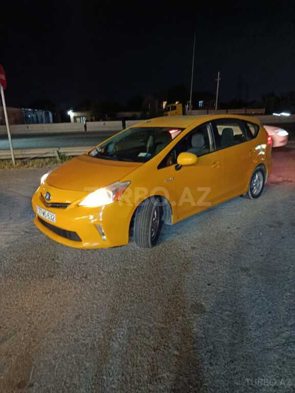 Toyota Prius V