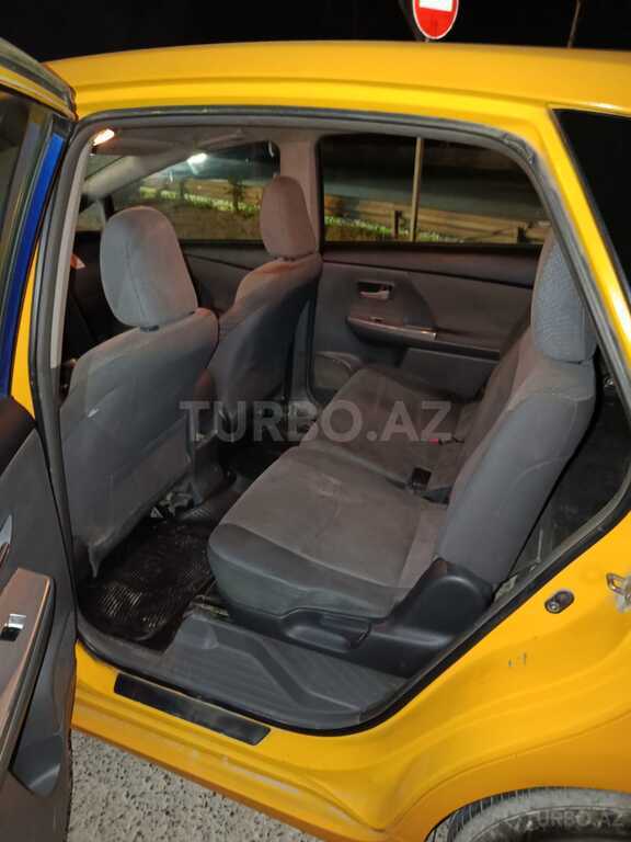 Toyota Prius V