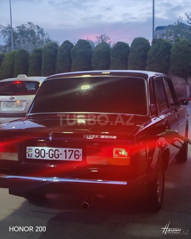 LADA (VAZ) 2107