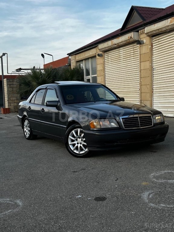 Mercedes C 200