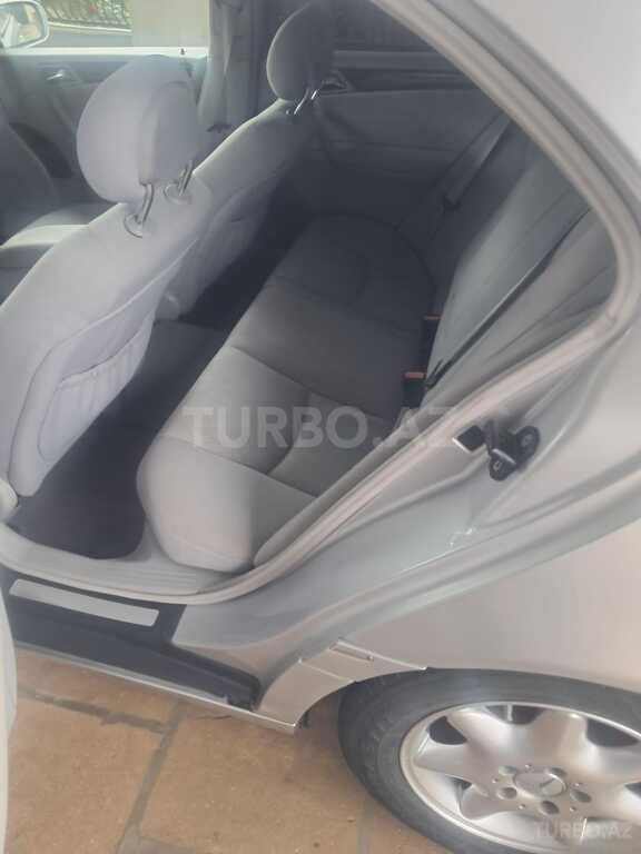 Mercedes C 230
