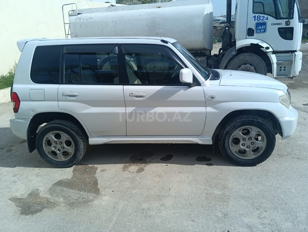 Mitsubishi Pajero io
