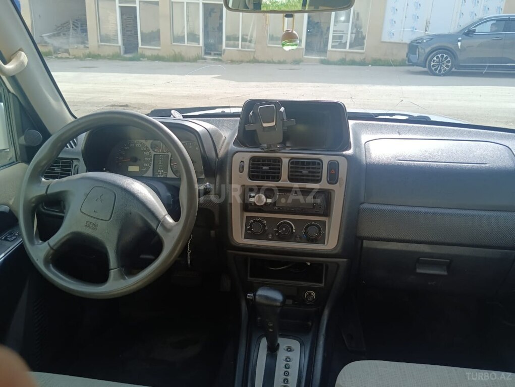 Mitsubishi Pajero io