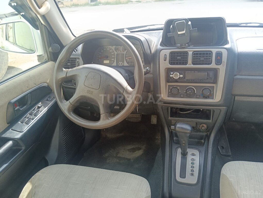 Mitsubishi Pajero io