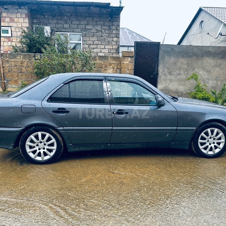 Mercedes C 200