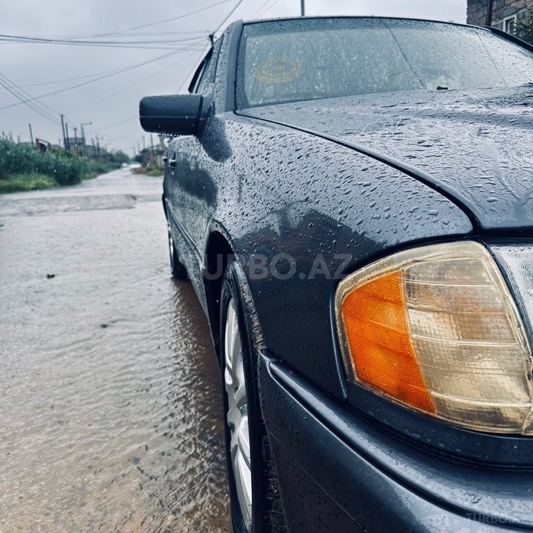 Mercedes C 200