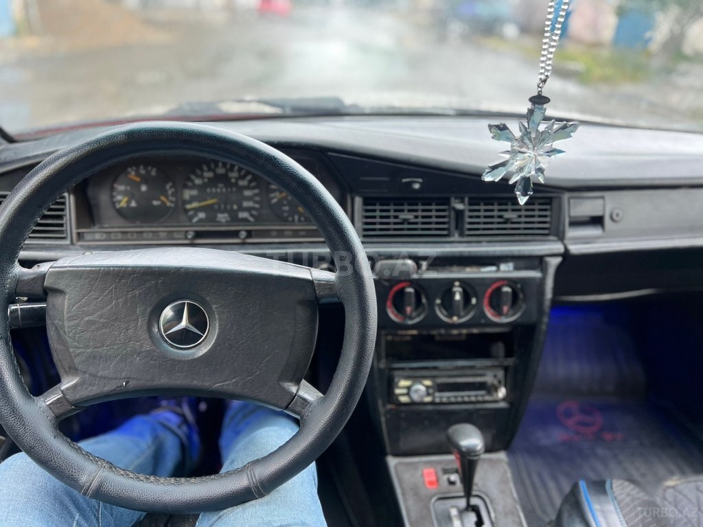 Mercedes 190